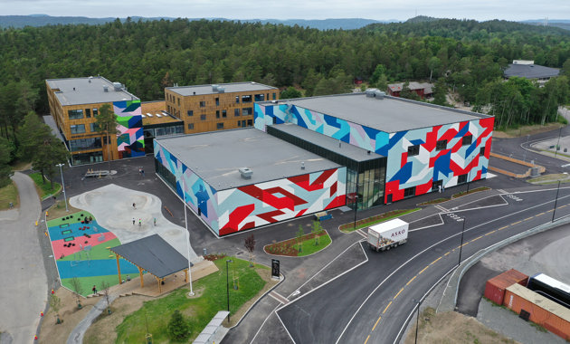 Bamble Ungdomsskole.  Dronefoto.  Foto: SPINN arkitekter