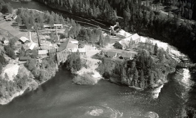 Oversiktsbilde A/S Kistefos Træsliberi ca. 1950-55. Foto: Widerøe’s Flyveselskap