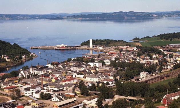Bilde av Levanger sentrum 1965, foto: Fjellanger -Widerøe, Levanger fotomuseum