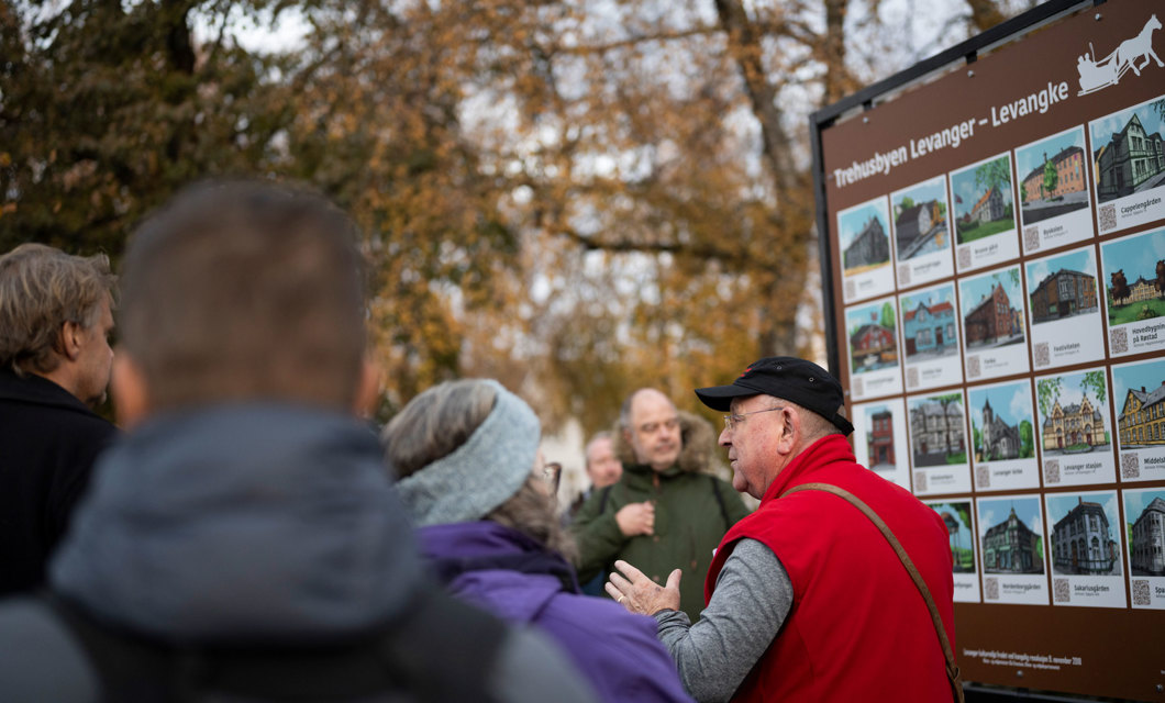 Første dag av konferansen ble det arrangert Minikulturnatt i Levanger sentrum, tilrettelagt av Levanger kommune og frivilligheten. Mange krefter bidro til å skape byliv med musikk og konserter, byvandringer, utstillinger, kunstvandring, åpne bakgårder, tradisjonshåndverk, lokalmat, aktiviteter for barn og unge med mer. Foto: Fotograf Hattrem
