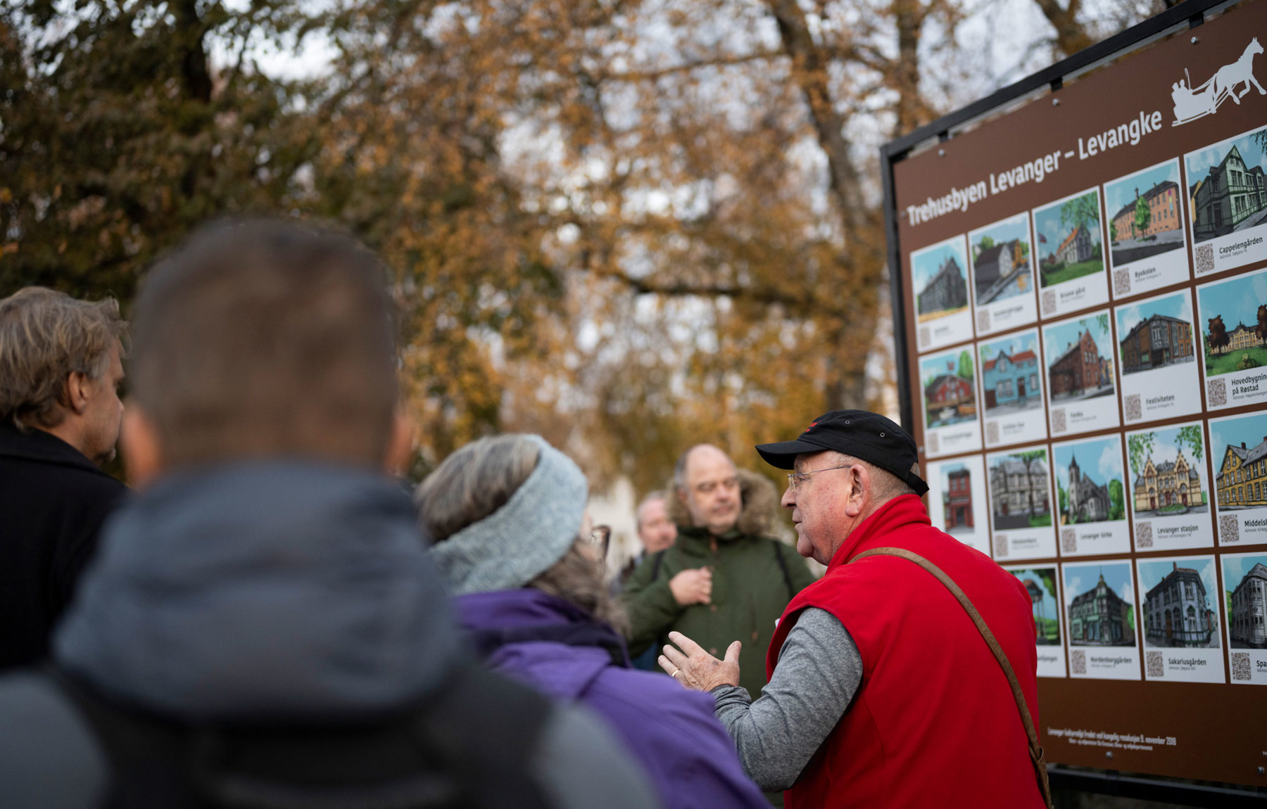 Første dag av konferansen ble det arrangert Minikulturnatt i Levanger sentrum, tilrettelagt av Levanger kommune og frivilligheten. Mange krefter bidro til å skape byliv med musikk og konserter, byvandringer, utstillinger, kunstvandring, åpne bakgårder, tradisjonshåndverk, lokalmat, aktiviteter for barn og unge med mer. Foto: Fotograf Hattrem