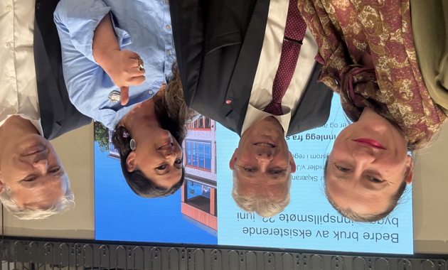 Fagrådgiver Eva Storrusten (fra høyre), kommunalminister Bjørnar Skjæran, president Tina Larsen og direktør Jan Hjelle i Husbank.