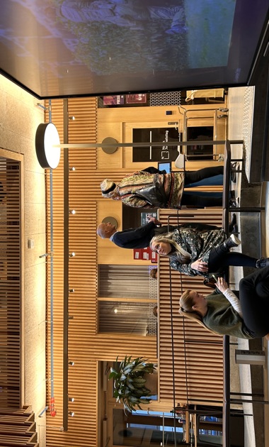 Deltakere i gangen i Pressens hus