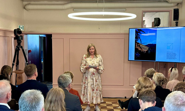 Statsråd Kjersti Stenseng presenterer regjeringens arkitekturstrategi. Foto: NAL