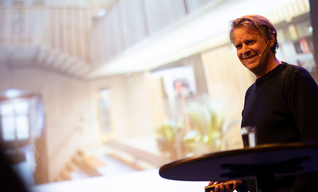 Kristoffer Moe Bøksle, sivilarkitekt MNAL og partner KIMA Arkitektur hadde innlegget Skattejakt – byutviking i historiske bymiljø. Foto: Fotograf Hattrem