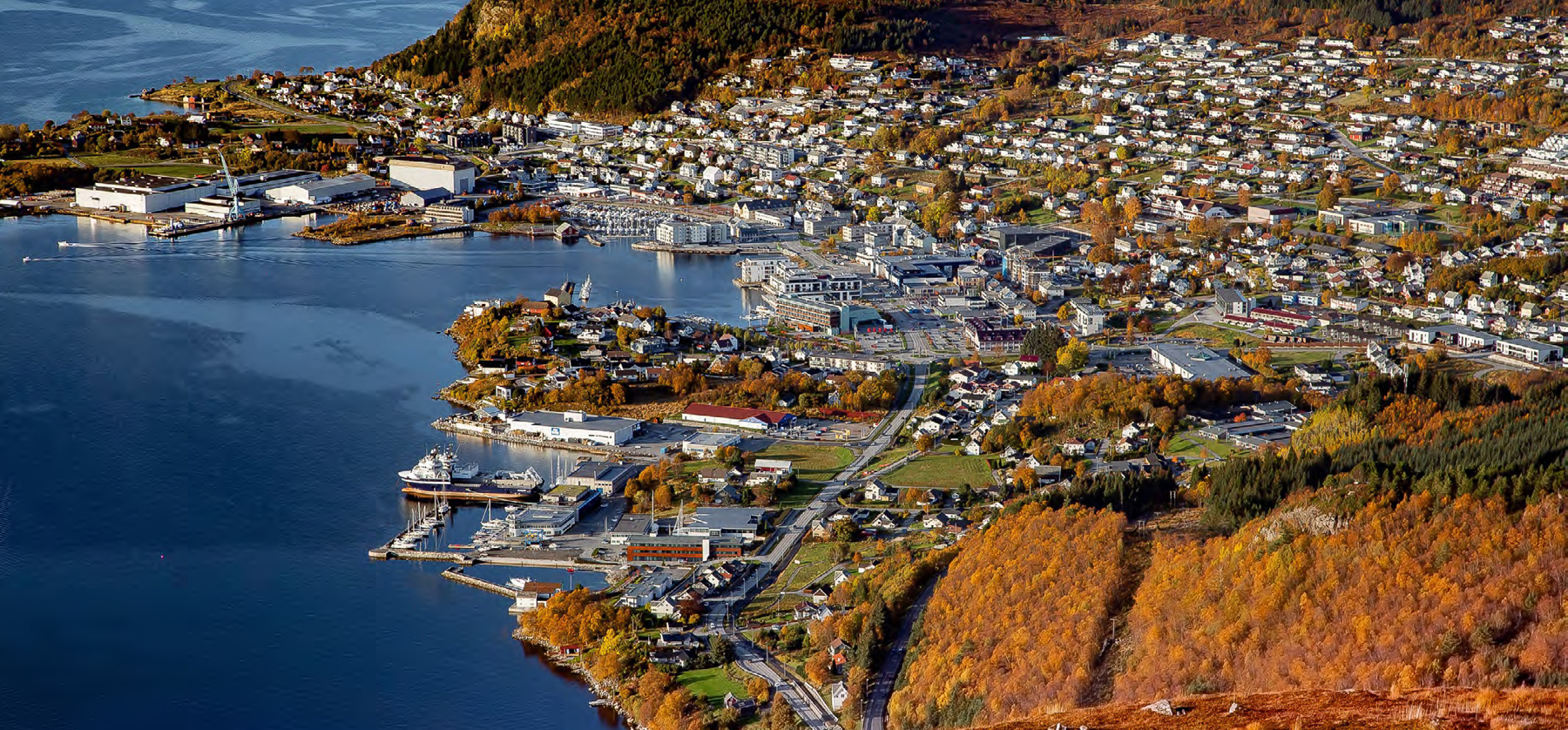 Ulsteinvik flyfoto, foto: Robert Skeide